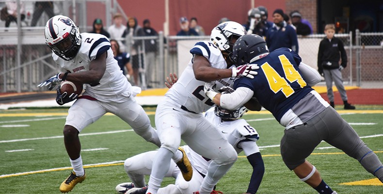 Football Wins Third Straight, Defeats St. Mary 39-20